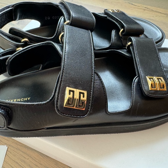 Givenchy women’s 4G logo embellished leather sandals size 38 - Picture 5 of 11